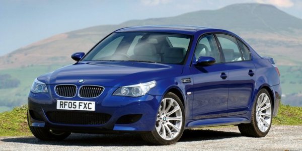 Не може да се говори за най-великите автомобили на BMW за всички времена, без да се спомене спортният седан M5 (Е60). Някои харесват дизайна му, други го смятат за една от най-грозните 5-Series в историята. Но независимо от това Е60 си остава едно от най-желаните BMW. Това се дължи до голяма степен на двигателя - 5.0 S85 V10, който генерира 500 к.с. и издава невероятен звук.