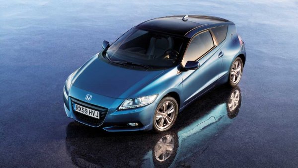 Появата на тривратия хибрид, който дебютира през 2010 г., беше очакван от мнозина с огромно нетърпение - CR-Z трябваше да стане наследник на Honda CR-X - някога популярен, бърз и икономичен модел за широк диапазон клиенти. Уви, не стана. CR-Z беше купуван заради атрактивния дизайн, конкурентната цена и защото не приличаше на колите, които се произвеждаха тогава. Възможностите на шасито обаче надхвърляха тези на хибридната система - 1,5-литров четирицилиндров двигател и електромотор, с обща мощност 130 коня. Просто казано, в завоите колата бе много по-бърза, отколкото на правите, което я съсипа. Моделът бе спрян след 6 г. производство.