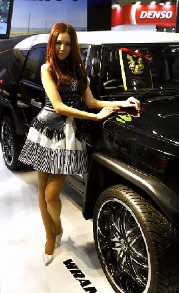 Момичетата на автомобилен салон Токио 2011