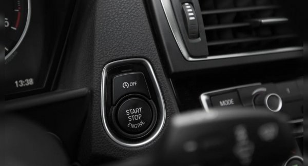 Тази система се среща при повечето нови модели, особено тези за Европа. А някои шофьори просто не са свикнали с нея и се притесняват, че автомобилът им е загаснал в задръстване или при спиране на светофар.