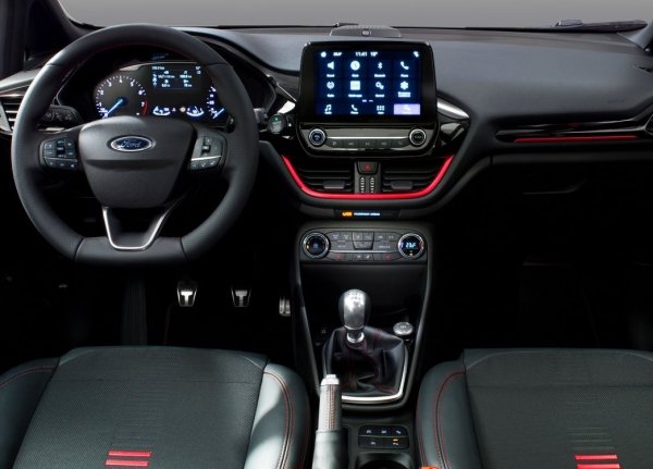 Дори не е необходимо това да бъде ST. По свой странен начин Ford прави дори нормалните автомобили по-забавни за каране, отколкото изглеждат. Най-продаваният модел на Ford във Великобритания е благословен да предлага по-добро превключване на предавките от моделите на Renault или дори на Audi. Това се отнася не само за Fiesta, но и за Focus и Puma, които имат същата скоростната кутия.
