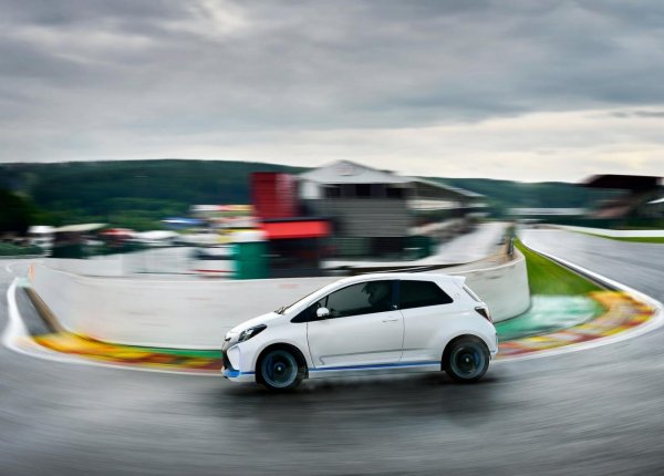 Toyota Yaris Hybrid-R Concept