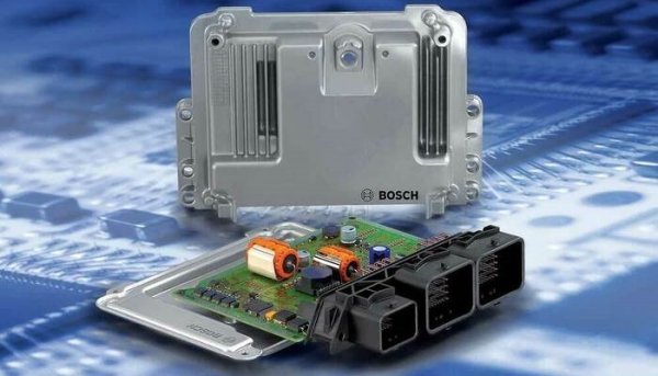 Съвременните автомобили са оборудвани с много различни сензори. Когато някой от тях се повреди, електронната система превключва двигателя в авариен режим и той вече не може да работи с пълен капацитет. Получава средно количество гориво и динамиката му е осезаемо намалена. За да разберете кой сензор е отказал, трябва да диагностицирате двигателя и да смените дефектния елемент.

Освен това, повреда на електронния блок причинява софтуерна грешка. Това често се случва поради повреда на окабеляването. Шофирането на автомобила става опасно, така че е необходимо да откриете дефектния компонент възможно най-скоро и да го смените.
