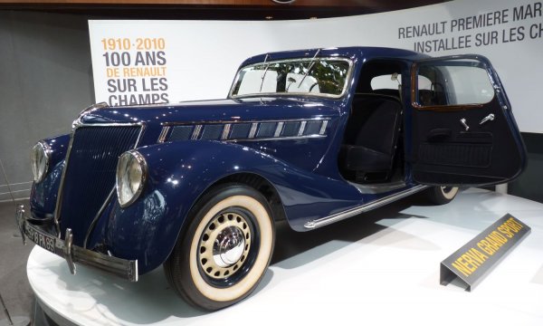 Моделът се произвеждал между 1935 и 1938 година, като една от последните бройки станала официалната лимузина на президента Лебрюн. За задвижването се грижел 8-цилиндров мотор с обем 5448 куб. см и максимална мощност 110 к.с.