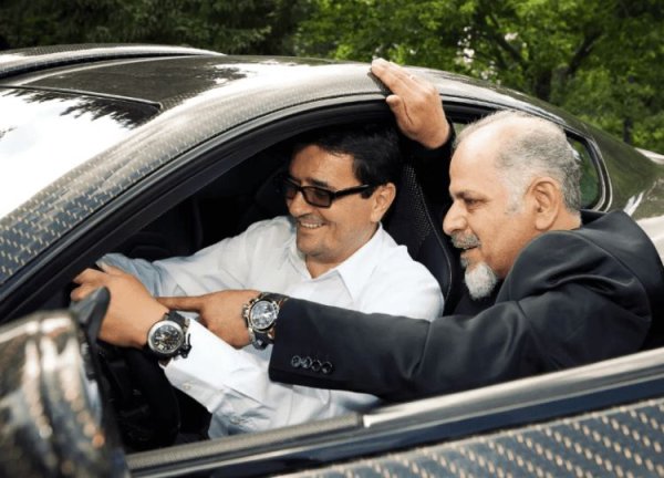 Името на Mansory идва от основателя му, Курош Мансори, роден в Иран предприемач с вкус към автомобилния лукс. Той се мести във Великобритания и прекарва няколко години в изучаване на британското майсторство, автомобилния дизайн и дори инженерството. Развива любов към колите по поръчка, изработени най-вече от Rolls-Royce и Aston Martin, като и двете компании изиграват важна роля в развитието на неговата.

През 1989 г. иранецът основава Mansory в Мюнхен. В ранните етапи, ателието извършва висок клас модификации на модели на Rolls-Royce и Ferrari и в процеса преживява огромен растеж. През 2001 г. Mansory се премества в нова централа в германския град Бранд, за да се справи с нарасналото търсене на своите продукти.
