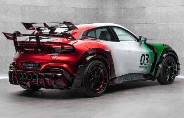 Границата между изисканото и крещящото е доста тънка. Докато други тунинг компании се фокусират върху подобряване на мощността или дизайна, като например турбинените джанти на Alpina, подобрените салони и пренастроеното окачване, Mansory иска хората да се взират и дори да се възхищават, като увеличава визуалния обем до небето.

Представете си Lamborghini Aventador с остри, подобни на перки карбонови елементи, Porsche 911 Turbo с двуслойни спойлери, Rolls Royce Cullinan с оранжеви решетки и Bugatti Chiron с хромирана боя. Или други модели на Rolls-Royce, чийто интериор изглежда сякаш е тапициран с гардероба на магьосник от приказките. Mansory го прави по начин, който не може да се сравни с никой друг.
