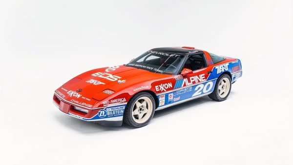 Двигател - 5,7-литров V8 (L98)

Мощност - 300 к.с.

Задвижване - задно (RWD)

Ускорение от 0 до 100 км/ч - 5,6 секунди