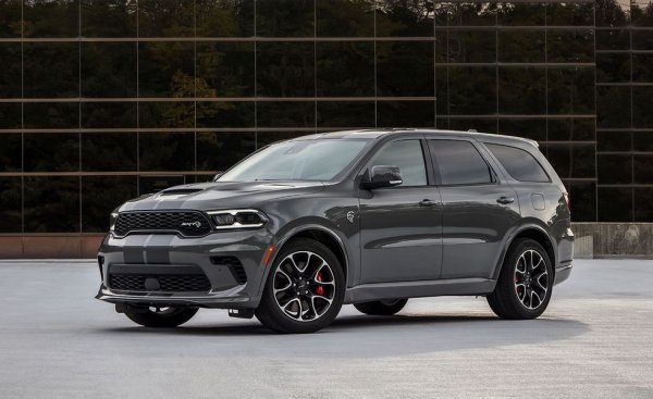 Зловещият вой на този V8 с компресор е един от последните велики автомобилни звуци. 710-те коня на тази машина не й пречат да вмества шестима пътници, нито да прави 0-96 км/ч само с десета от секундата по-бавно от Dodge Charger SRT Hellcat Redeye. В същото време може да тегли над четири тона. И да направи четвърт миля драг само за 12 секунди. Цената е три пъти над тази на базовото Durango, но има защо. 

Цена на тестовия модел: 89 665 долара
Задвижване: 6.2-литров V8 със 710 конски сили, 8-степенен автоматик
Тегло: 2419 кг
