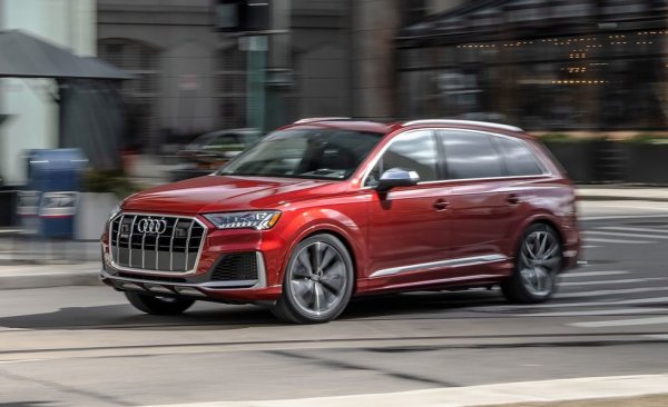 Най-големият SUV на Audi е и най-бързият. Мощността идва от V8 с туин турбо, и се канализира от вездесъщия 8-степенен автоматик на ZF. Всяко SQ7 разполага и с quattro задвижване. Макар в теста на C&D аудито да постигна същото време като Porsche Macan Turbo и Maserati Levante Trofeo, после то би поршето до 100 мили в час (160 км/ч) с половин секунда. Освен това то има втората най-ниска базова цена в този списък. 

Цена на тестовия модел: 99 390 долара
Задвижване: V8 с туин турбо, 500 конски сили и 8-степенен автоматик
Тегло: 2409 кг
