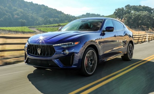 Двигателят под капака идва от Ferrari, но понеже Maserati е част от Fiat-Chrysler, под мускулестата му външност има и немалко гени от Jeep. Разбира се, остава въпросът дали си струва да платите цената за Trofeo, при положение, че по-скромната версия GTS използва сходен двигател и е по-бавна само с 0.2 секунди. И двата варианта са със задвижване на четирите колела и ползват 8-степенен автоматик. 

Цена на тестовия модел: 171 875 долара
Задвижване: 3.8-литров туин турбо V8 с 582 коня и 8-степенен автоматик
Тегло: 2347 кг