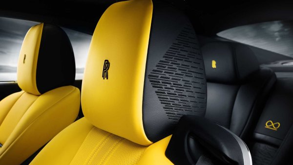 Един от основните елементи в интериора Starlight пресъздава нощното небе, каквото би било на тази точна дата, използвайки 2117 оптични звезди.