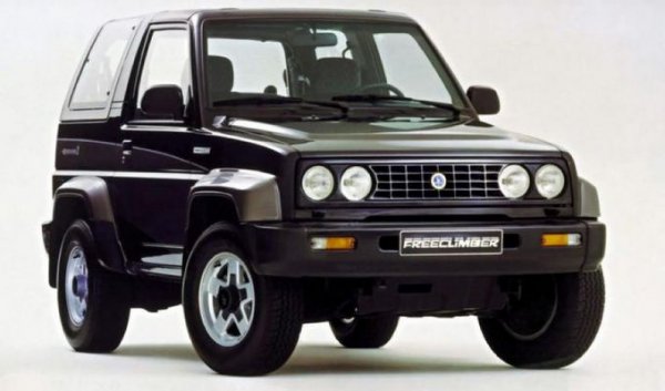 Daihatsu Rocky, който също така е известен и като Bertone Freeclimber, със сигурност не е автомобилът, под чийто капак очаквате да видите двигател на BMW. Тъй или иначе обаче, точно такъв има под капака.