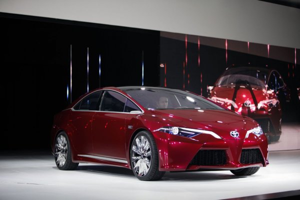 Детройт 2012 - Toyota NS4 Plug-in Hybrid Concept