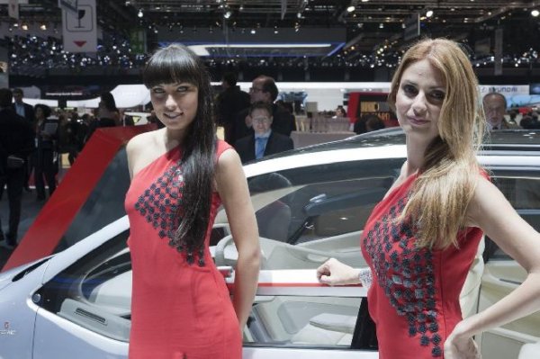 Момичетата на автосалон Женева 2011