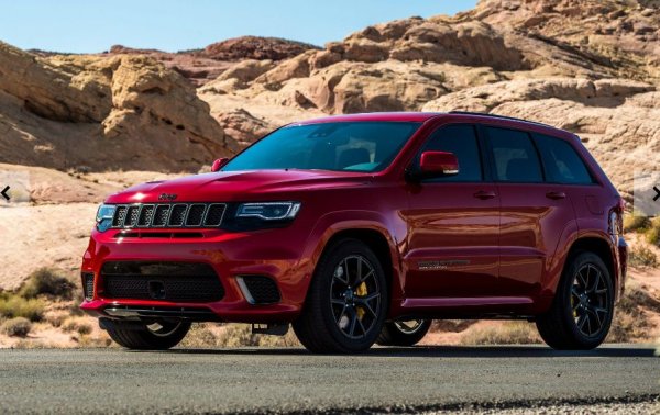Ако се гледа максималната мощност на двигателя, тук абсолютният лидер е Jeep Grand Cherokee Trackhawk. Той разчита на 6,2-литров V8 от Dodge Challenger Hellcat. Мощността на американеца достига внушителните 717 к.с., затова масивният Trackhawk записва впечатляващи постижения дори при драг-надпревара.
Ускорението от 0 до 97 км/ч (60 мили по американските стандарти) отнема 3,5 секунди. Ако шофьорът продължи да дава газ, драг-дистанцията от 1/4-миля се изминава за 11,6 секунди, като пиковата скорост в случая е 186,6 км/ч. Максималната скорост на този кросоувър е 290 км/ч.
