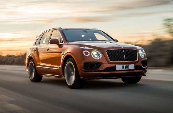 Когато се състоя премиерата на първия кросоувър на Bentley, всички говореха за този автомобил не само заради появата му, но и заради максималната му скорост от 301 км/ч. Bentayga стана първият SUV, който премина границата от 300 км/ч, но след това беше задминат от Urus. През март обаче тази година британците си върнаха лидерството с модификацията Bentayga Speed.
Мощността на 6,0-литровия W12 с две турбини беше увеличена от 608 на 635 к.с., което подобри и характеристиките. Времето за ускорение от 0 до 100 км/ч беше съкратено от 4,1 на 3,9 секунди, а максималната скорост достигна 306 км/ч. Цената също си я бива - 207 451 евро.
