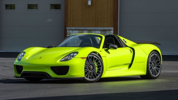Все още това постижение официално е притежание на Porsche 918, която благодарение на задвижването на четирите колела, сравнително ниското тегло и въртящия момент от 1280 Нютонметра успя да запише 9.716 секунди. Dodge Demon веднъж направи 9.65, но със специални сликове вместо стандартните гуми (с които му трябват над 10 секунди).
