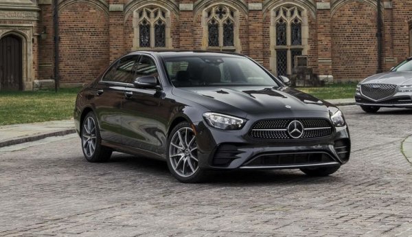 Германският гигант е успял да увеличи продажбите си от 2.45 милиона автомобила през 2022 до 2.49 милиона през 2023. Приходите са 153.2 милиарда евро, оперативната печалба намалява леко до 19.7 милиарда, а нетната печалба е 14.531 милиарда (с около 300 млн. по-ниска от миналогодишната). 
Доходността на акция е 13.46 евро, а определеният за разпределяне дивидент е 5.30 евро на обикновена акция. 
