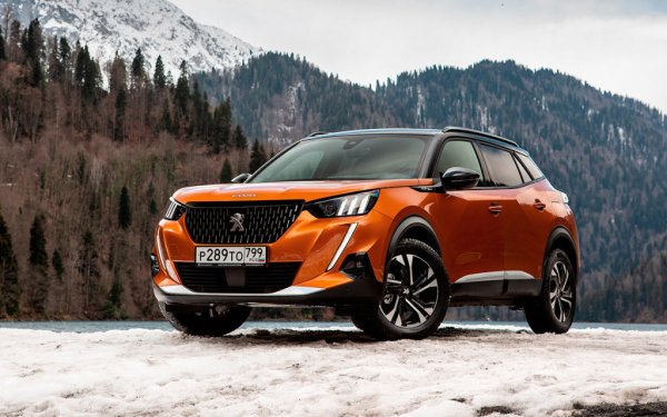 Когато става дума за Citroen, няма как да бъде пропуснат и неговия брат Peugeot, въпреки че по отношение  на слабите всъдеходни способности на 2008 нещата не са напълно същите като при C3 Aircross. Факт е, че система за задвижване на четирите колела и тук не е предвидена, така че при нужда от помощ от две оси едновременнно този модел не е удачен избор.

От друга страна обаче, кросоувърът на Peugeot има пътен просвет от 200 мм и разполага със система  Grip Control, при чието активиране електрониката измъква максимална мощност от двете водещи колела. Затова и този модел влиза под условие в списъка.