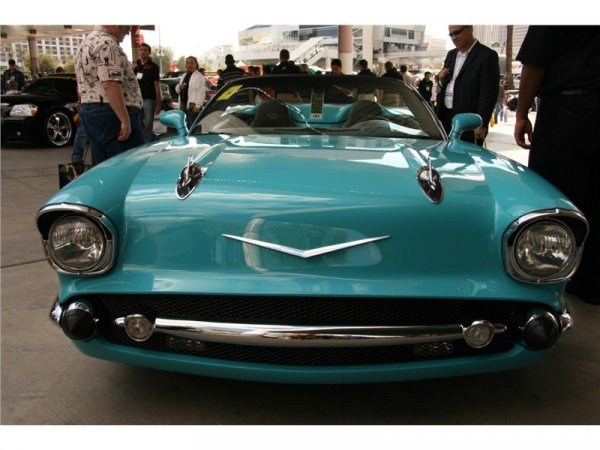 Захранва се от агрегат на Corvette с алуминиев блок