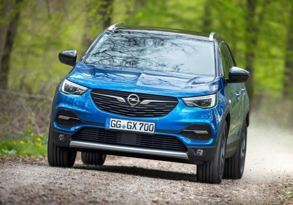 Въпреки доброто управление и модерните технологии, Opel Grandland X бързо губи цена. Проблемът е намаляващият имидж на германската марка, конкуренцията с моделите на Kia и Hyundai, както и повишената сложност на поддръжката за някои модификации. След 3 години се очаква до 40% намаление на цената.