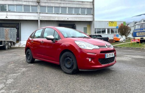 Френските шофьори също са от по-често каращите - те изминават средно по 23 775 км на година. Това означава, че една внесена от Франция кола на 10 години има типичен реален пробег от над 230,000 км. 
