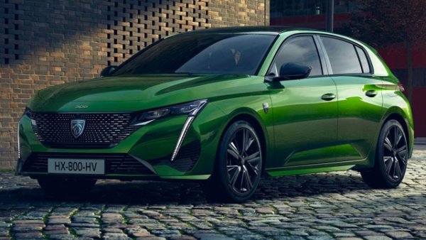 Континентален бестселър заради компактния си среден размер -  дължина 437 см, 412 литра багажен обем и липсата на желание да се откаже от великата френска класика - своя дизелов двигател. 

Peugeot 308 се предлага във вариант BlueHdi с 1.5-литров четирицилиндров двигател със 131 к.с., комбиниран с 8-степенна автоматична скоростна кутия. Среден разход на гориво от 4.9 л/100 км.