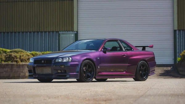 Най-мощният представител в колекцията е Skyline GT-R от 1999 г. в редкия цвят Midnight Purple II, който променя нюанса си според светлината. Автомобилът е преминал през мащабен тунинг в японското ателие Hosaka Tuning Factory, където работният обем на двигателя RB26 е увеличен до 2,8 л. Благодарение на турбокомпресора GReddy, мощността достига 700 к.с. Пробегът на колата е едва 23 261 км. Очакваната цена е 325 000 - 400 000 евро.
