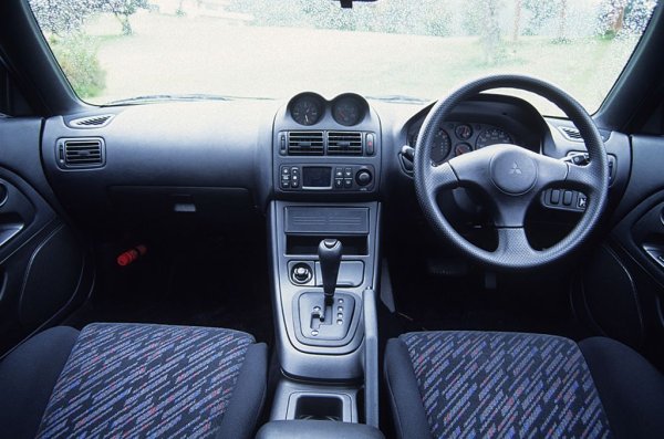 GP Version R (спортно шаси, самоблокиране, аеродинамичен пакет) и GPX получават необичания агрегат в топ версията. И двата са оборудвани с 5-степенна механична и автоматична трансмисия. Особено заслужава да се спомене специалното ограничено издание GPX в чест на победата на FTO в конкурса Автомобил на годината в Япония през 1994 - сглобени са само 207 бройки в жълто със стандартен диференциал с ограничено приплъзване. Между другото, едва 20 от тази партида са оборудвани с ръчна скоростна кутия.
