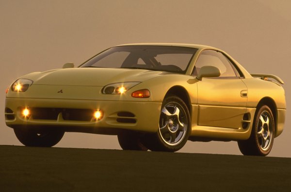 Може ли да минем отново без бърз Grand Tourer (в Япония - GTO)  модел? Не. През 90-те това е спортният автомобил, който предизвика Toyota Supra и Nissan Fairlady Z. Но докато тези японски легенди имат надлъжно разположен двигател, 3000GT е с напречен, необичайно за сегмента. Двигателят е трилитров V6 атмосферен за семплите версии и с два турбокомпресора с мощност до 325 к.с. за топовите VR-4. Освен това, последните имат система за задвижване на всички колела (разпределение на въртящия момент в съотношение 45/55 между предната и задната ос), напълно контролирано шаси и дори активна аеродинамика в автомобилите от първите две серии.
