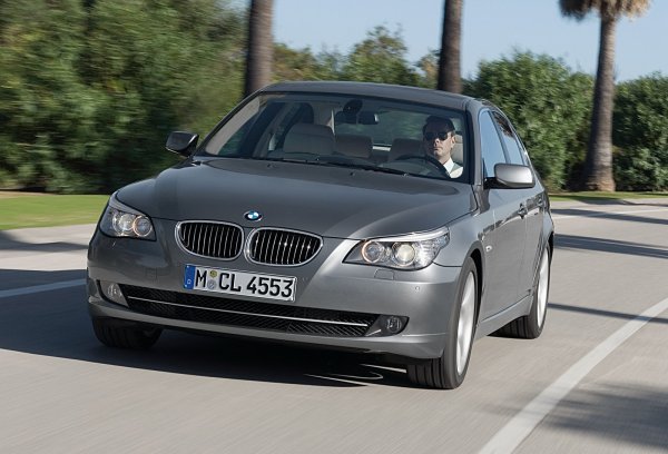 Този модел на германсккия е включен в Lemon List (списък на разочарованията) на изданиенто ReDriven за 2023 г., като това важи за серията Е60, произвеждана от 2004 до 2010 г. Тя е определена като „най-лошото BMW 5-Series“ заради някои от „най-лошите двигатели на BMW досега“. 

Посочва се именно версия 520i, чийто двигател е предразположен към проблеми с ангренажната верига, които увреждат маслената помпа. Това може да доведе до „катастрофална повреда на двигателя“. Моделът също има проблеми с горивния инжектор и с налягането на маслото, които могат да доведат до блокиране на двигателя.
