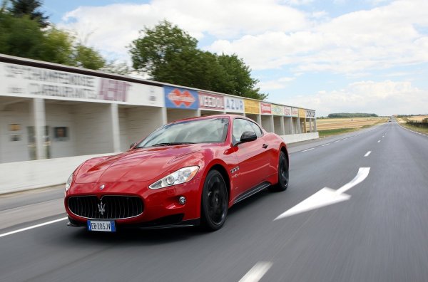 Почти всеки автомобилен експерт, попитан за автомобилите, които трябва да се избягват, посочва италианската спортна кола, струваща над 170 000 долара. Сред тях е Ерик Кемп, занимаващ се със защита на потребителите при споровете им с автомобилни производители или сервизи. 

Той е категоричен, че GranTurismo привлича шофьорите със стила и представянето си на пътя, но надеждността на повечето му агрегати е много лоша и затова към него трябва да се подхожда много внимателно.
