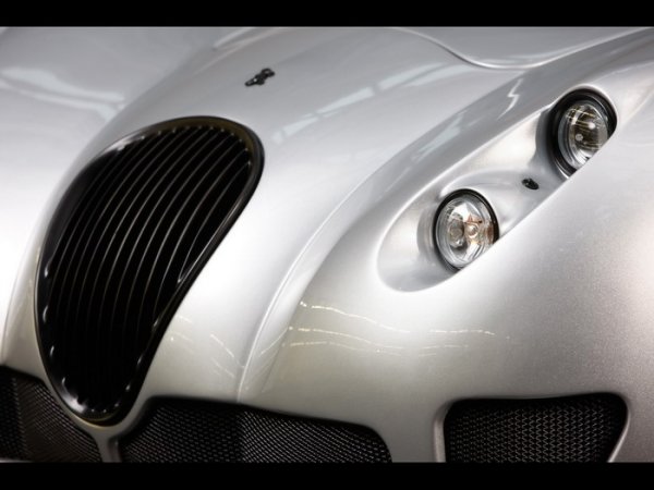 Скоростната кутия е механична 7-степенна (SMG)