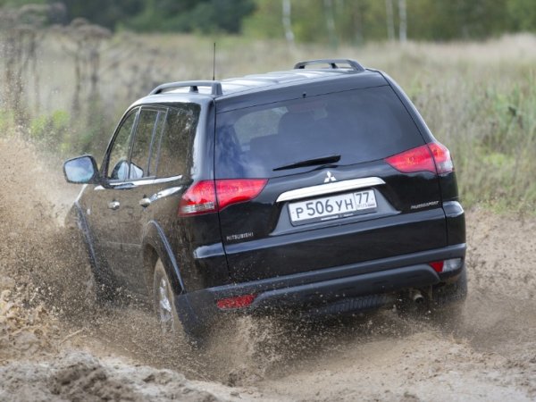 Едно от най-добрите предложения от този сегмент на пазара на употребявани автомобили, като експертите препоръчват варианта Pajero Sport 3.0 с автоматична скоростна кутия. За същите пари може да се купят Honda CR-V, Kia Sorento, Volvo XC60 и Land Rover Feelander, така че това са основните конкуренти на модела.