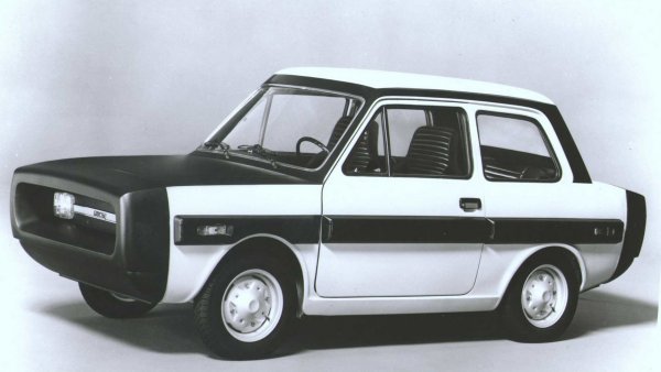 Цифрите в тази машина обозначават нейното тегло във фунтове (еквивалент на 580 кг), а самата тя за първи път е показана във Вашингтон, като в нейната основа е Fiat 500. Нейната каросерия получава зони за деформация отпред и отзад, като по това прилича на модела 850. Отпред, отзад и отстрани машината има масивни елементи от деформируема пластмаса. Двигателят е поставен отзад, а колата получава широки гуми.

След това на базата на Fiat 128 и 124 са направени на същия принцип концептите E.S.V. 2000 и E.S.V. 2500, като те изглеждат по-симпатично. На основата на първия от тях, който е доработен с участието на младия по това време дизайнер Валтер да Силва, е създаден серийния хечбек FSO Polonez. Неговите агрегати обаче са взаимствани от Fiat 125, а производството му в Полша стартира през 1978 година.