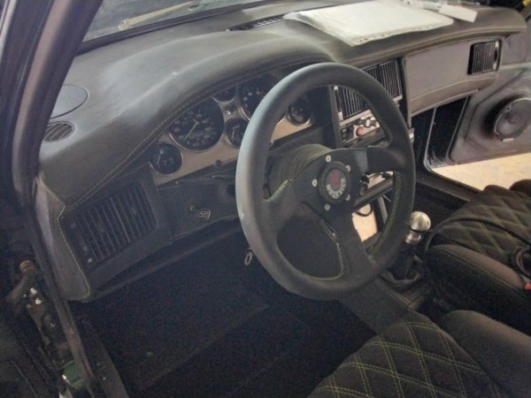 Таблото е заимствано от Audi 80.