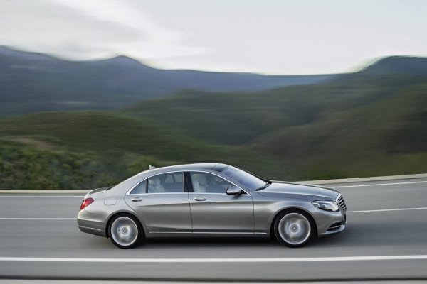 Mercedes S-Class дебютира в Хамбург