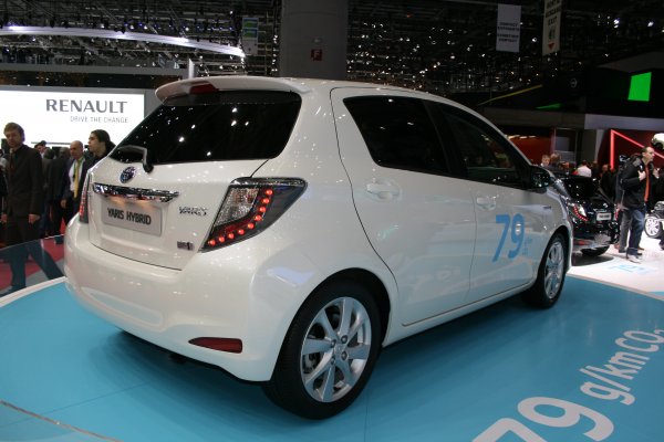 Женева 2012 / Toyota Yaris Hybrid