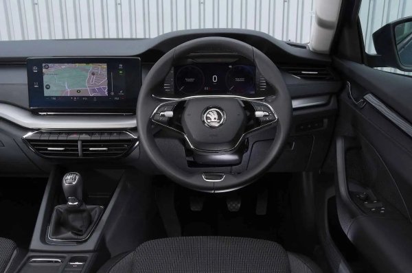 Силни страни - удобно возене, огромен багажник, много място на задните седалки.

Слабости - возенето понякога може да бъде малко прекалено плаващо, неудобен сензорен екран, надеждността може да бъде проблем.
