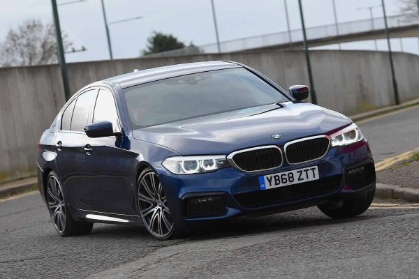 BMW 5-Seris &ndash; особено plug-in хибридната версия, е отличен за шофиране автомобил, който е особено впечатляващ във версия 530 е. Тя предлага близо 60 км пробег само на електричество, което води до потенциално ниски експлоатационни разходи за толкова голяма, луксозна кола. Отвътре 530e е просторен, удобен и елегантен, с най-удобната за потребителя информационно-развлекателна система, която се предлага на пазара. 
