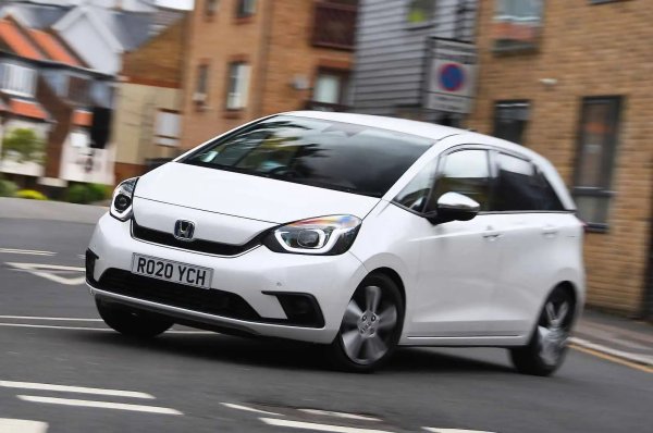 Honda Jazz е най-добрата малка кола за място за пътници и багаж, като уникалните и невероятно гъвкави задни седалки само допринасят за нейната практичност. Видимостта също е отлична, което улеснява маневрирането и паркирането, докато щедрото стандартно оборудване, високите стойности при препродажба и ниските експлоатационни разходи правят този автомобил още по-желан. Също така той приятен е за шофиране и засега е много надежден. 
