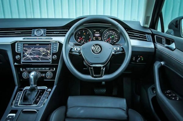 Силни страни - добра гама от двигатели, просторен салон и багажник, класен интериор. 

Слабости - леко нестабилен при каране, в базовата версия S липсват някои важни неща. 
