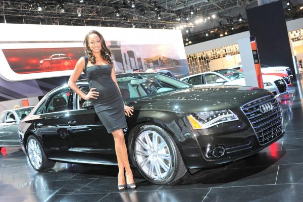 Момичетата на автосалон Ню Йорк 2012