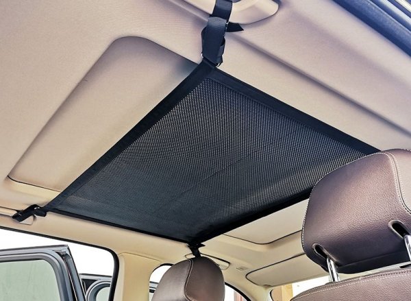 Направо опасно е монтирането на ластична мрежа на тавана на колата, където да съхранявате вещи. Такива се продават отдавна в alibaba, но я си представете какво би се случило при рязко спиране или при уцелването на дупка в пътя. Кой би искал разни тежести да се люлеят застрашително над главата му?
