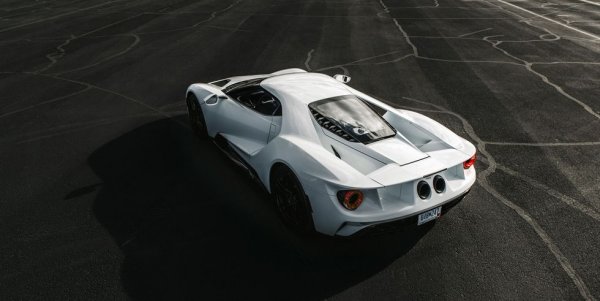 Този автомобил е създаден, за да се състезава в Льо Ман, а дори и серийната версия е изключително бърза. И най-важното, GT е доста по-бърз от Ferrari 488 GTB &ndash; нещо, с което във Ford много се гордеят.