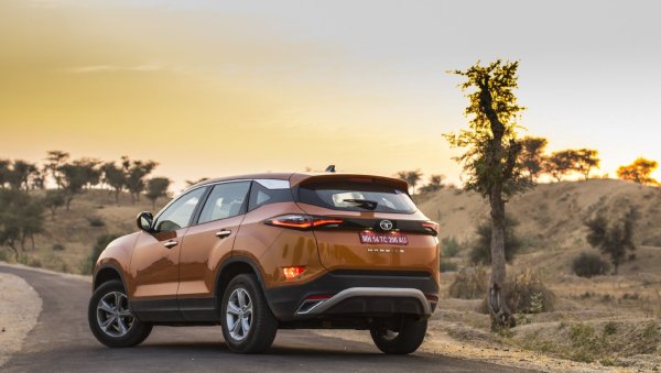 Автомобилът има сравнително прост дизайн, съчетан с широка гама от нива на оборудване. Базовото обаче е много бедно, но в следващите има доста интересни опции - кожен салон (или подобен на кожа материал), вентилация на предните седалки, 6 въздушни възглавници, аудиосистема JBL с 9 високоговорителя и 8,8-инчов сензорен мултимедиен екран. 