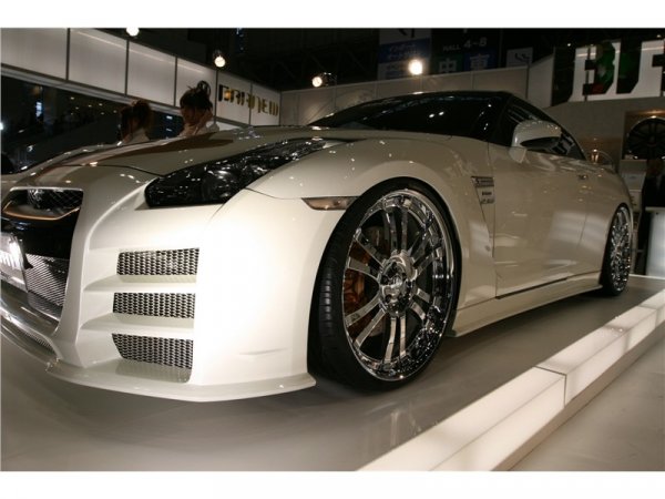 Branew Nissan GT-R / Токио 2009