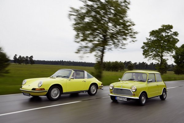 MINI поздрави Porsche за рождения му ден