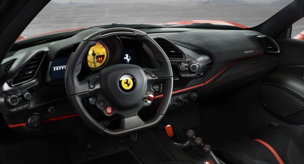 Още от дебюта на Enzo, Ferrari използва форма на волана, който включва много бутони - за светлините, за чистачките, дори за мигачите. Може да изберете и различни цветови конфигурации на елементите, за да се правите на състезателен пилот например.