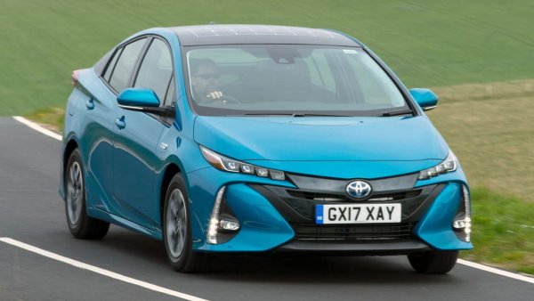 Цена – от 24 480 лири

Разход на гориво – 1,3-1,5 л/100 км

Вредни емисии CO2 – 29 гр/км

Пробег на електричество – 55 км